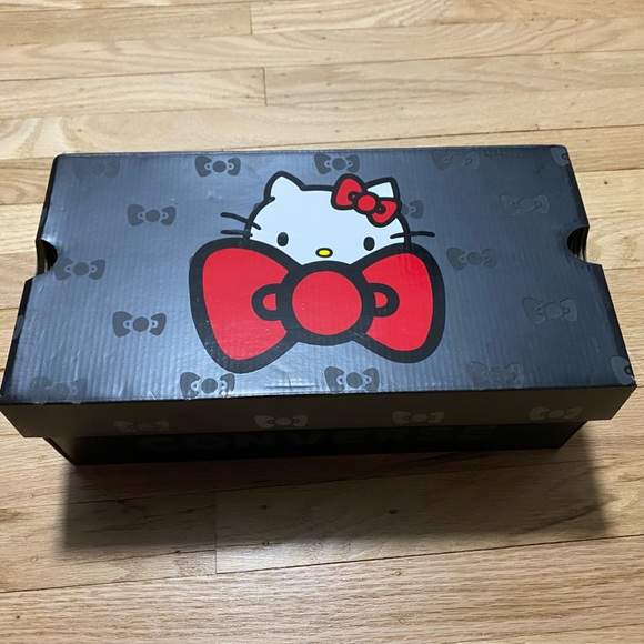 Hello Kitty Converse - Picture 6 of 9